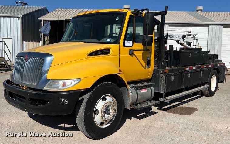 image for item DO2437 2013 International  DuraStar 4300 utility / service truck