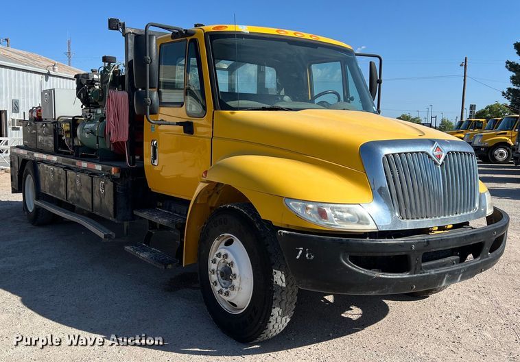 image for item DO2437 2013 International  DuraStar 4300 utility / service truck