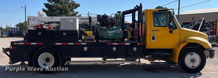 image for item DO2437 2013 International  DuraStar 4300 utility / service truck