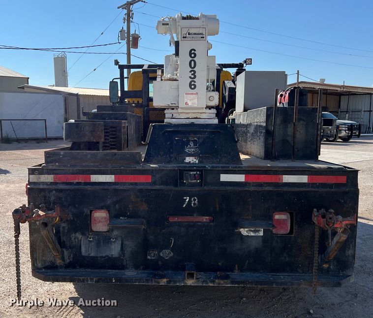 image for item DO2437 2013 International  DuraStar 4300 utility / service truck