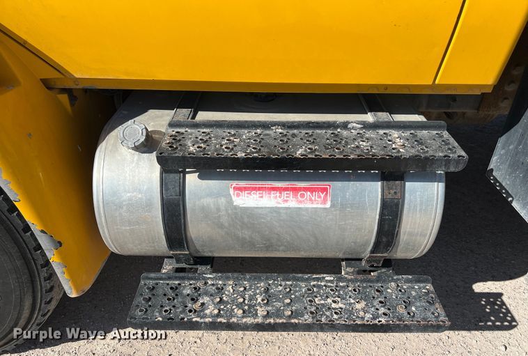 image for item DO2437 2013 International  DuraStar 4300 utility / service truck