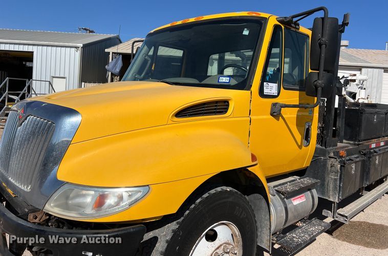 image for item DO2437 2013 International  DuraStar 4300 utility / service truck