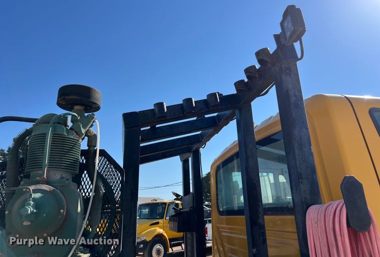 image for item DO2437 2013 International  DuraStar 4300 utility / service truck