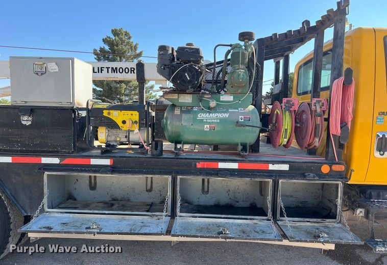 image for item DO2437 2013 International  DuraStar 4300 utility / service truck