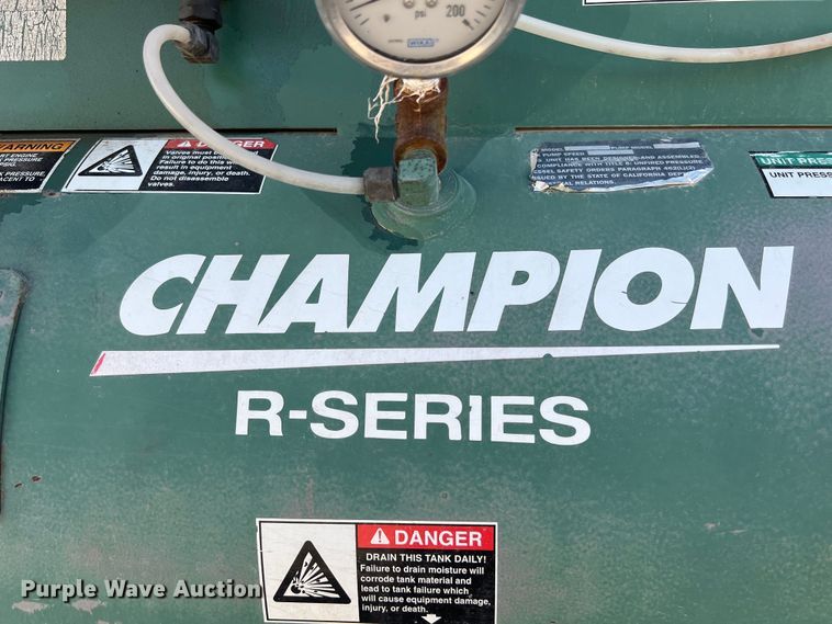 image for item DO2437 2013 International  DuraStar 4300 utility / service truck