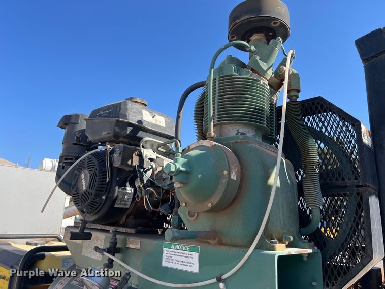 image for item DO2437 2013 International  DuraStar 4300 utility / service truck