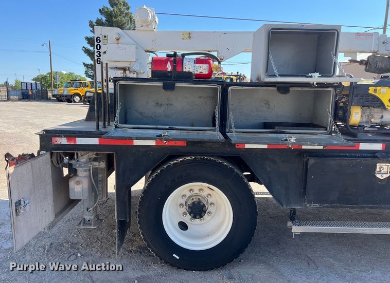 image for item DO2437 2013 International  DuraStar 4300 utility / service truck