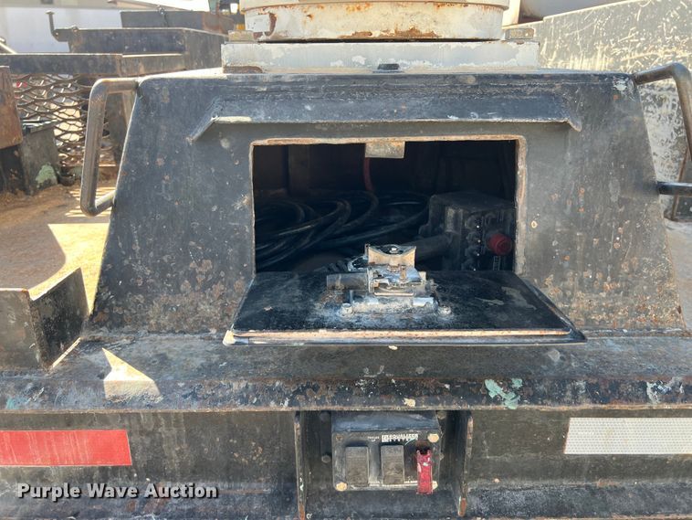 image for item DO2437 2013 International  DuraStar 4300 utility / service truck