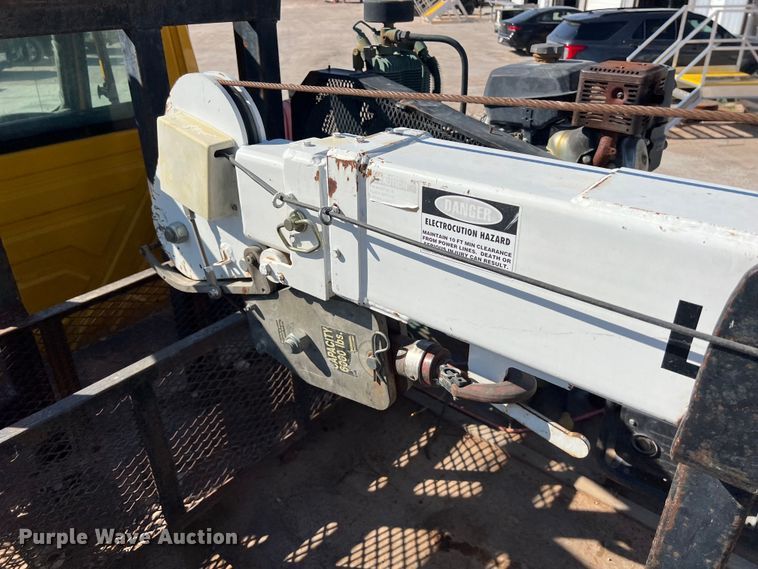 image for item DO2437 2013 International  DuraStar 4300 utility / service truck