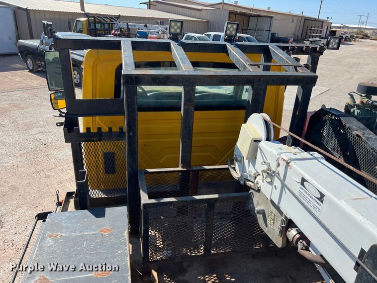 image for item DO2437 2013 International  DuraStar 4300 utility / service truck