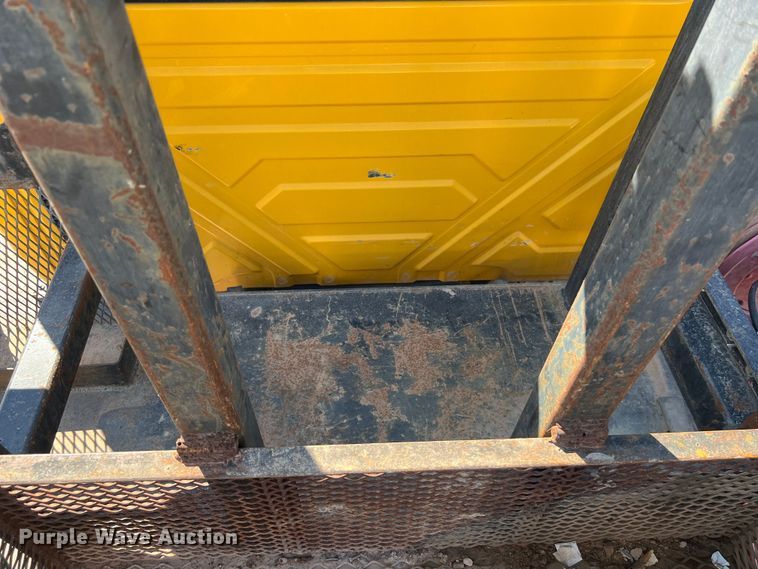 image for item DO2437 2013 International  DuraStar 4300 utility / service truck