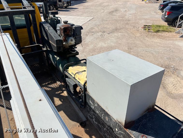 image for item DO2437 2013 International  DuraStar 4300 utility / service truck