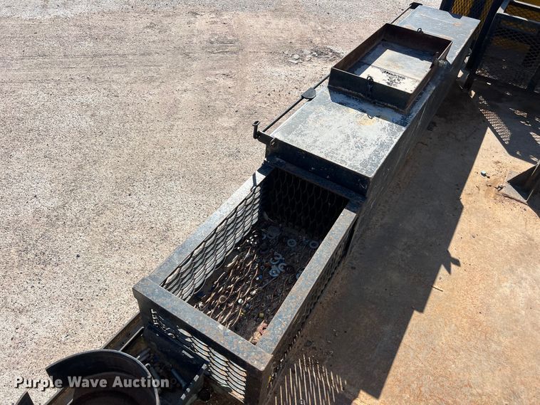 image for item DO2437 2013 International  DuraStar 4300 utility / service truck