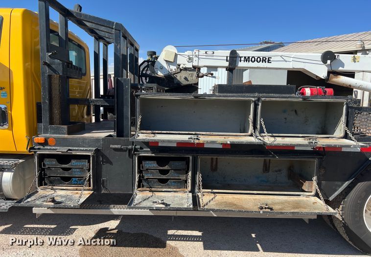 image for item DO2437 2013 International  DuraStar 4300 utility / service truck