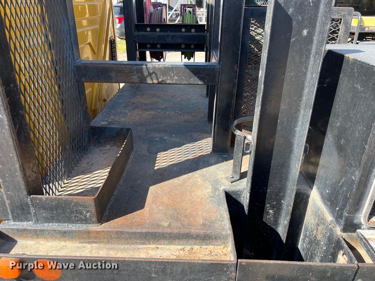 image for item DO2437 2013 International  DuraStar 4300 utility / service truck