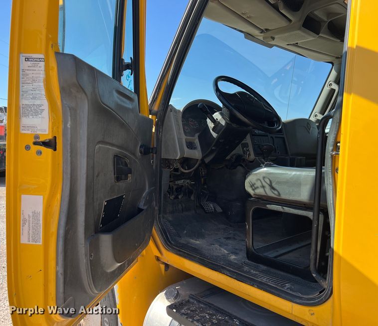 image for item DO2437 2013 International  DuraStar 4300 utility / service truck