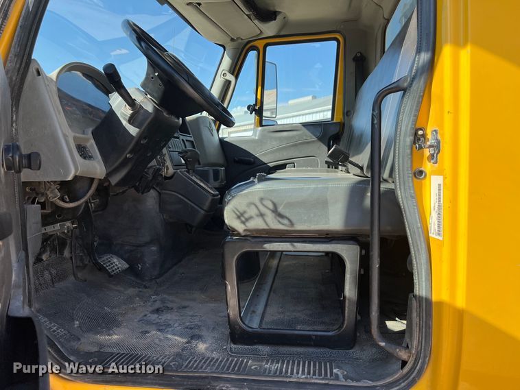 image for item DO2437 2013 International  DuraStar 4300 utility / service truck