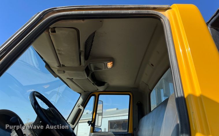 image for item DO2437 2013 International  DuraStar 4300 utility / service truck