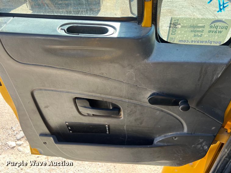 image for item DO2437 2013 International  DuraStar 4300 utility / service truck