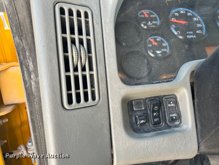 image for item DO2437 2013 International  DuraStar 4300 utility / service truck