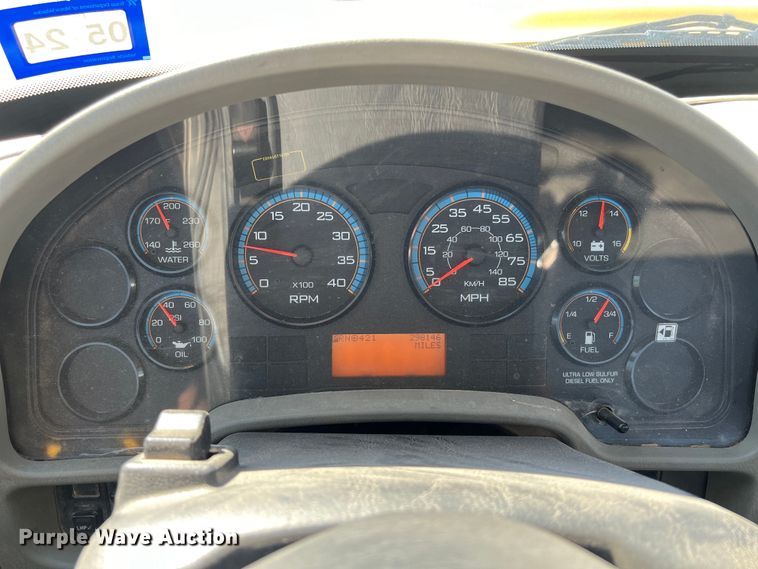 image for item DO2437 2013 International  DuraStar 4300 utility / service truck