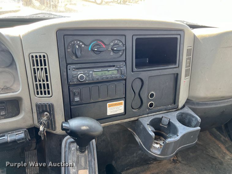 image for item DO2437 2013 International  DuraStar 4300 utility / service truck