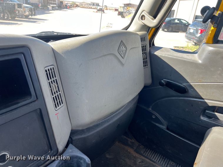 image for item DO2437 2013 International  DuraStar 4300 utility / service truck