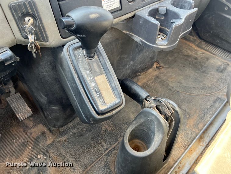 image for item DO2437 2013 International  DuraStar 4300 utility / service truck