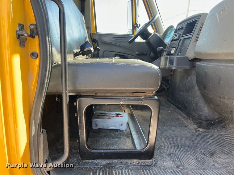 image for item DO2437 2013 International  DuraStar 4300 utility / service truck