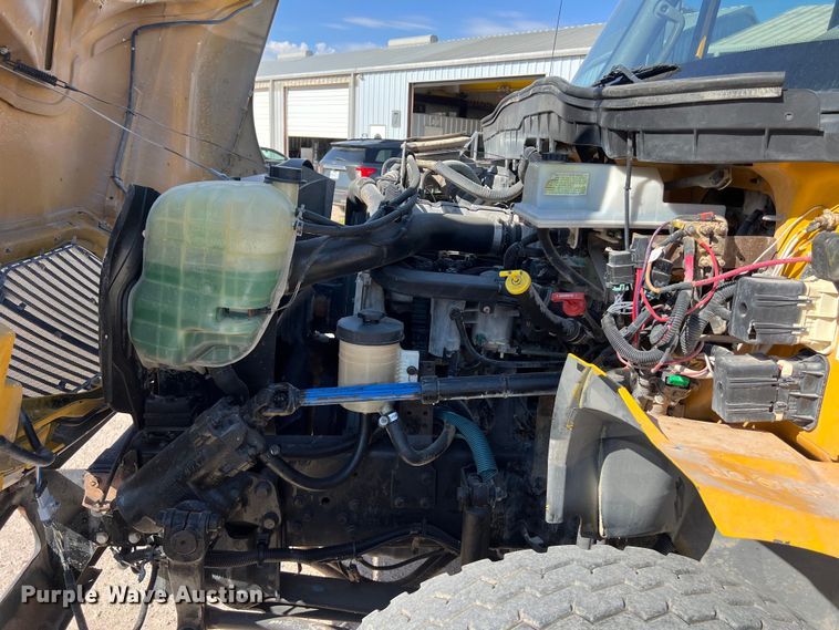 image for item DO2437 2013 International  DuraStar 4300 utility / service truck