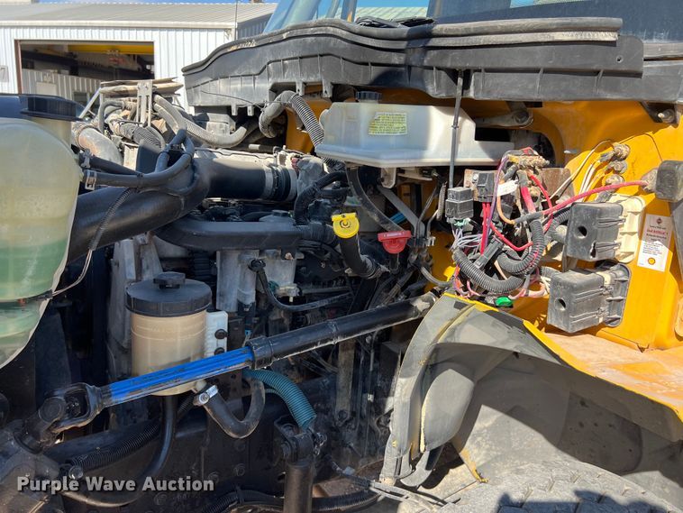 image for item DO2437 2013 International  DuraStar 4300 utility / service truck