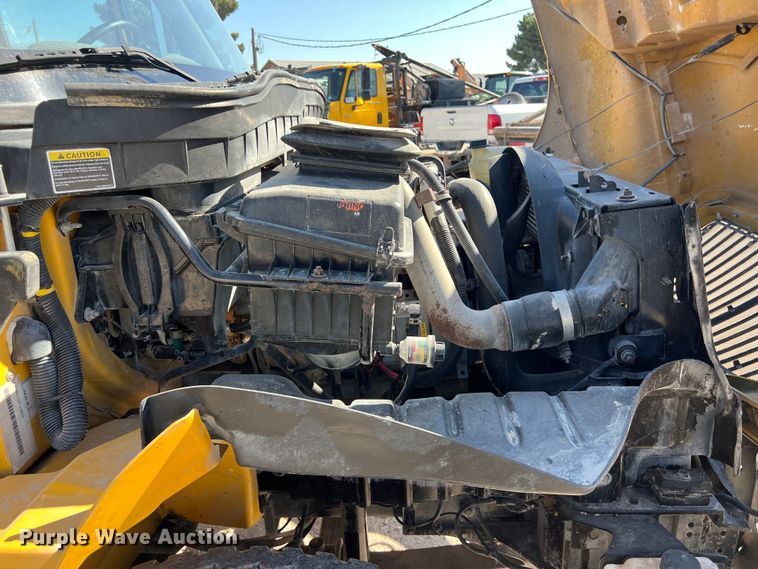 image for item DO2437 2013 International  DuraStar 4300 utility / service truck