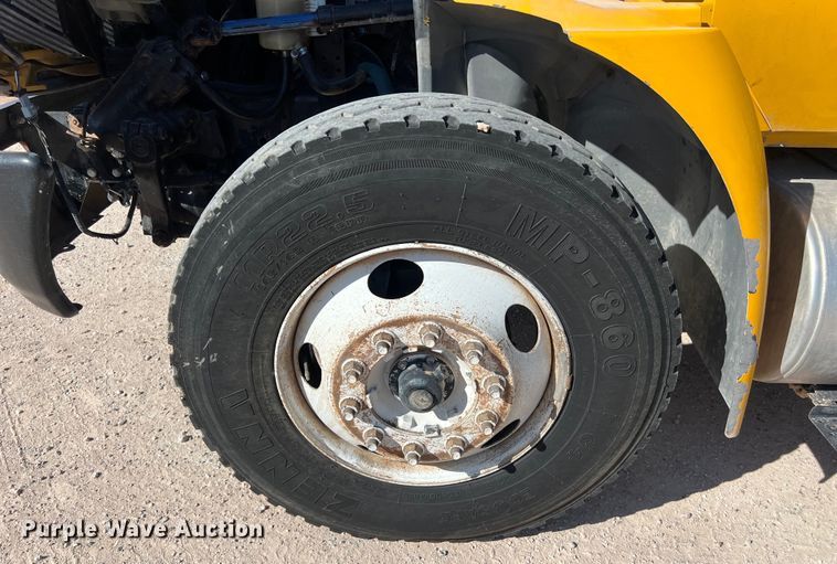 image for item DO2437 2013 International  DuraStar 4300 utility / service truck