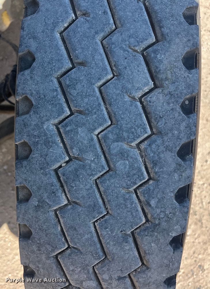 image for item DO2437 2013 International  DuraStar 4300 utility / service truck