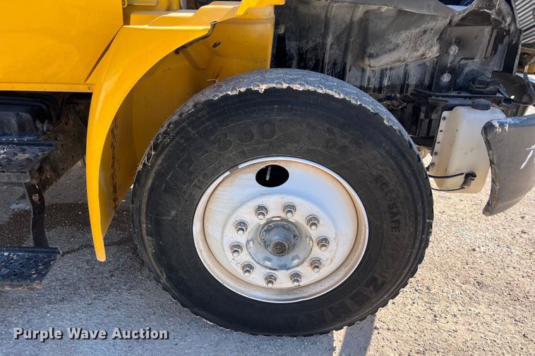 image for item DO2437 2013 International  DuraStar 4300 utility / service truck