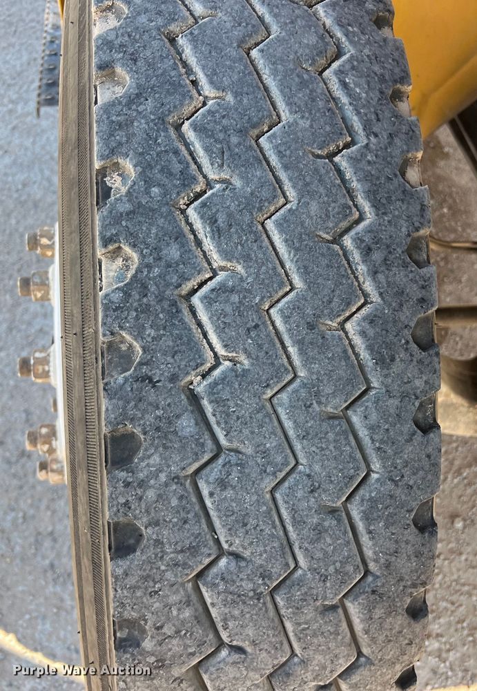 image for item DO2437 2013 International  DuraStar 4300 utility / service truck