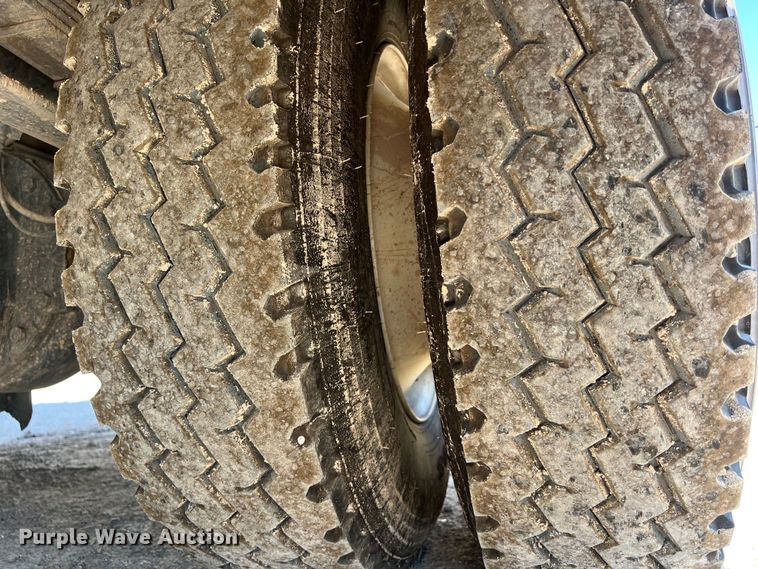 image for item DO2437 2013 International  DuraStar 4300 utility / service truck