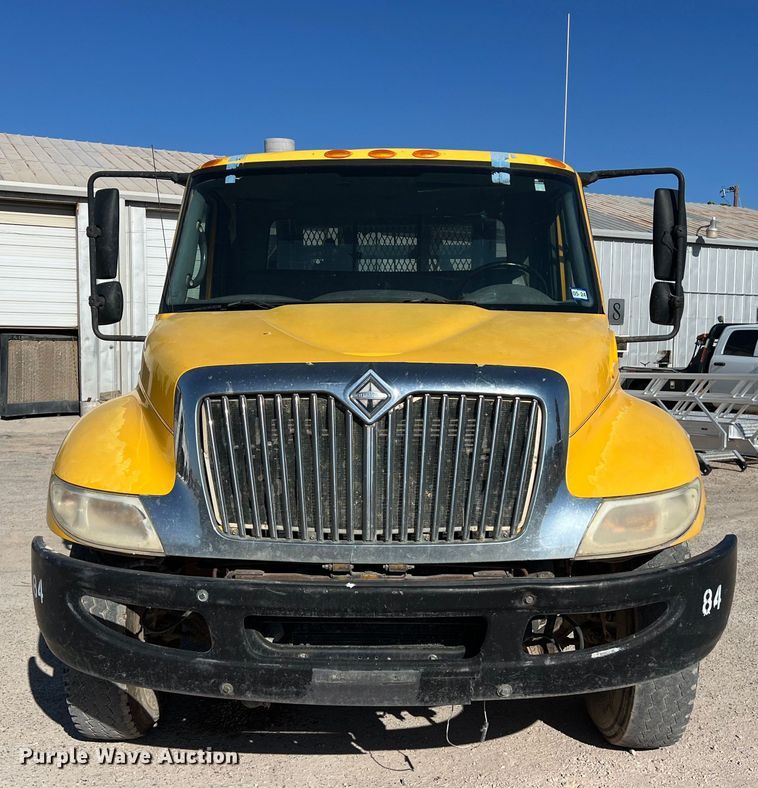 image for item DO2438 2007 International  4300 winch truck