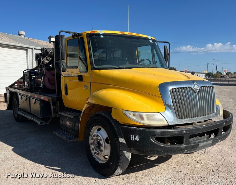 image for item DO2438 2007 International  4300 winch truck