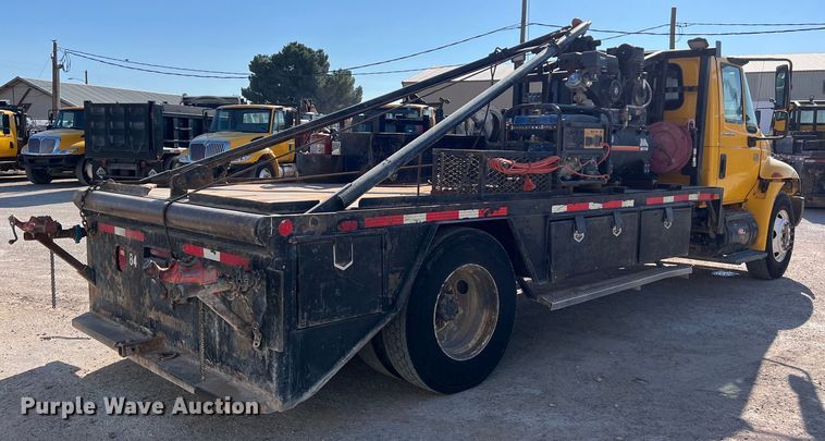 image for item DO2438 2007 International  4300 winch truck