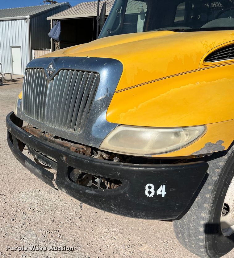 image for item DO2438 2007 International  4300 winch truck