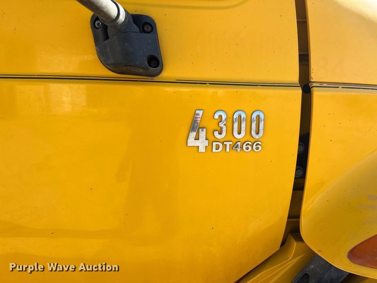 image for item DO2438 2007 International  4300 winch truck