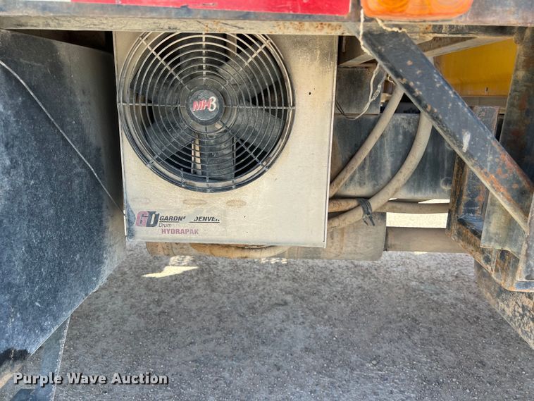 image for item DO2438 2007 International  4300 winch truck