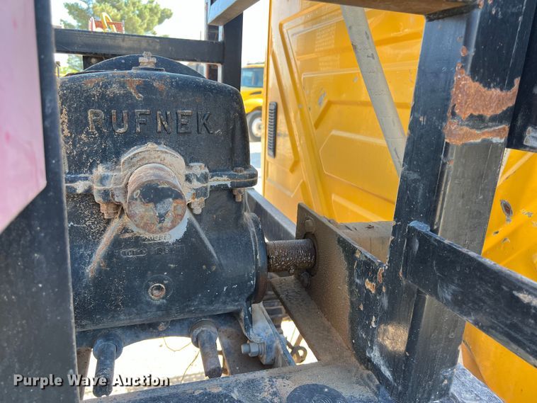 image for item DO2438 2007 International  4300 winch truck