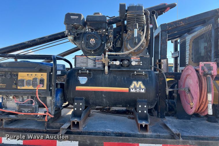 image for item DO2438 2007 International  4300 winch truck