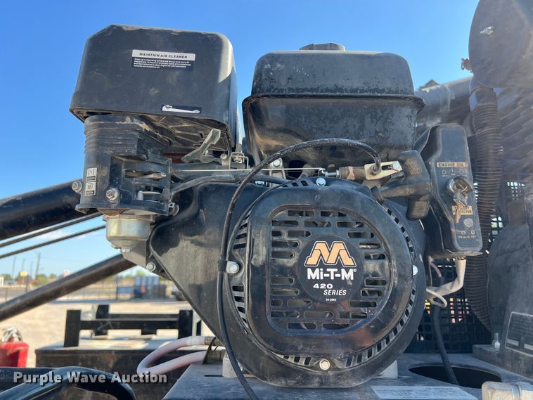 image for item DO2438 2007 International  4300 winch truck