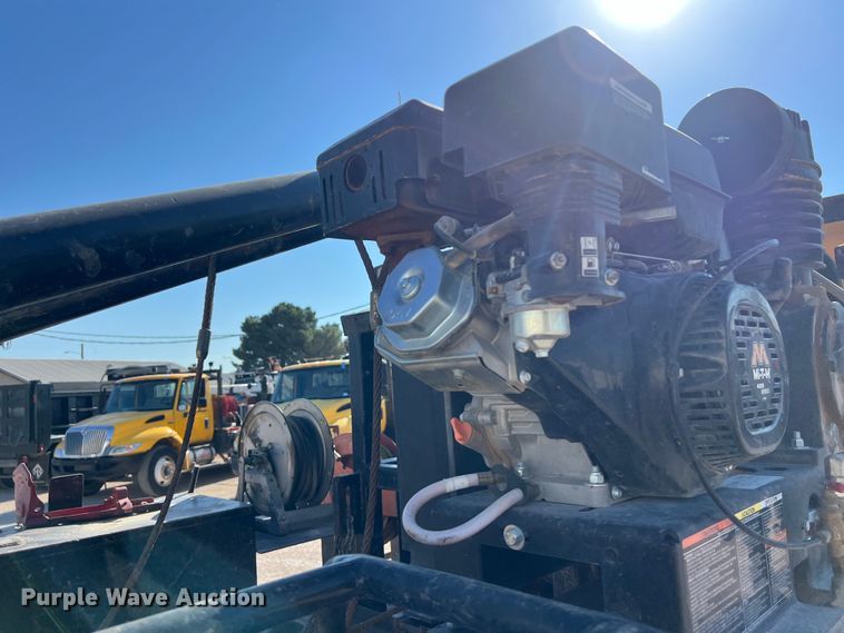 image for item DO2438 2007 International  4300 winch truck