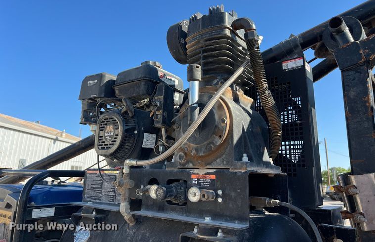 image for item DO2438 2007 International  4300 winch truck