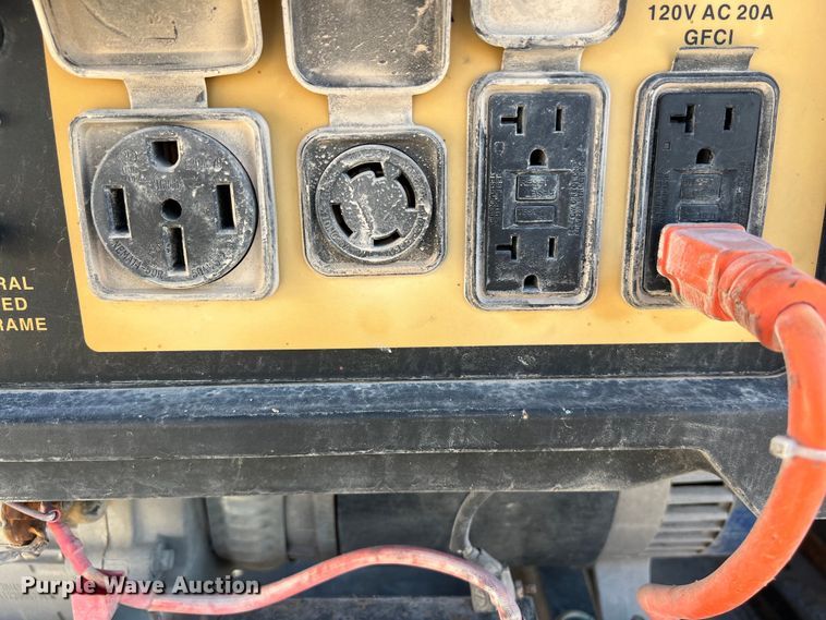 image for item DO2438 2007 International  4300 winch truck