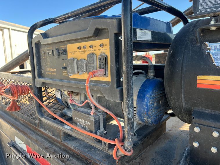 image for item DO2438 2007 International  4300 winch truck